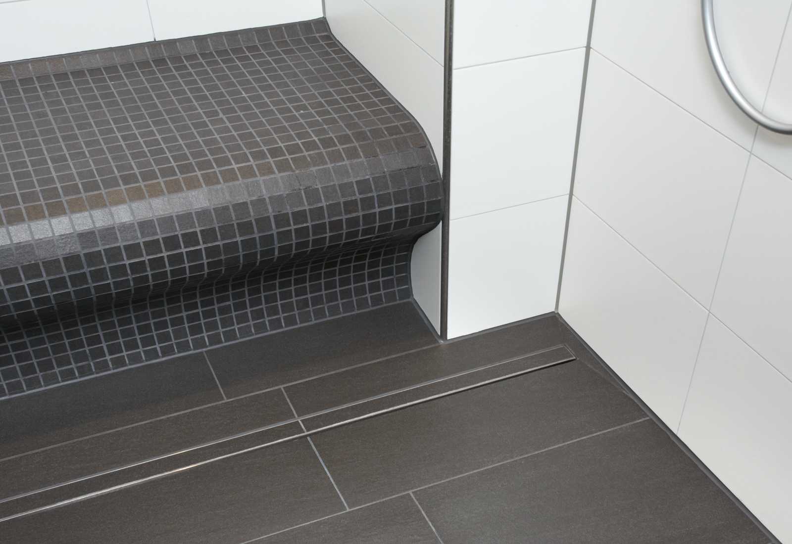 Banquette wedi Sanoasa Bellina, pente vers l’avant pour socle Bellina